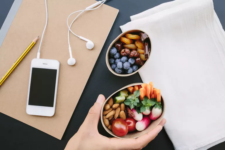 15 Healthy Snacks You Can Take to Work